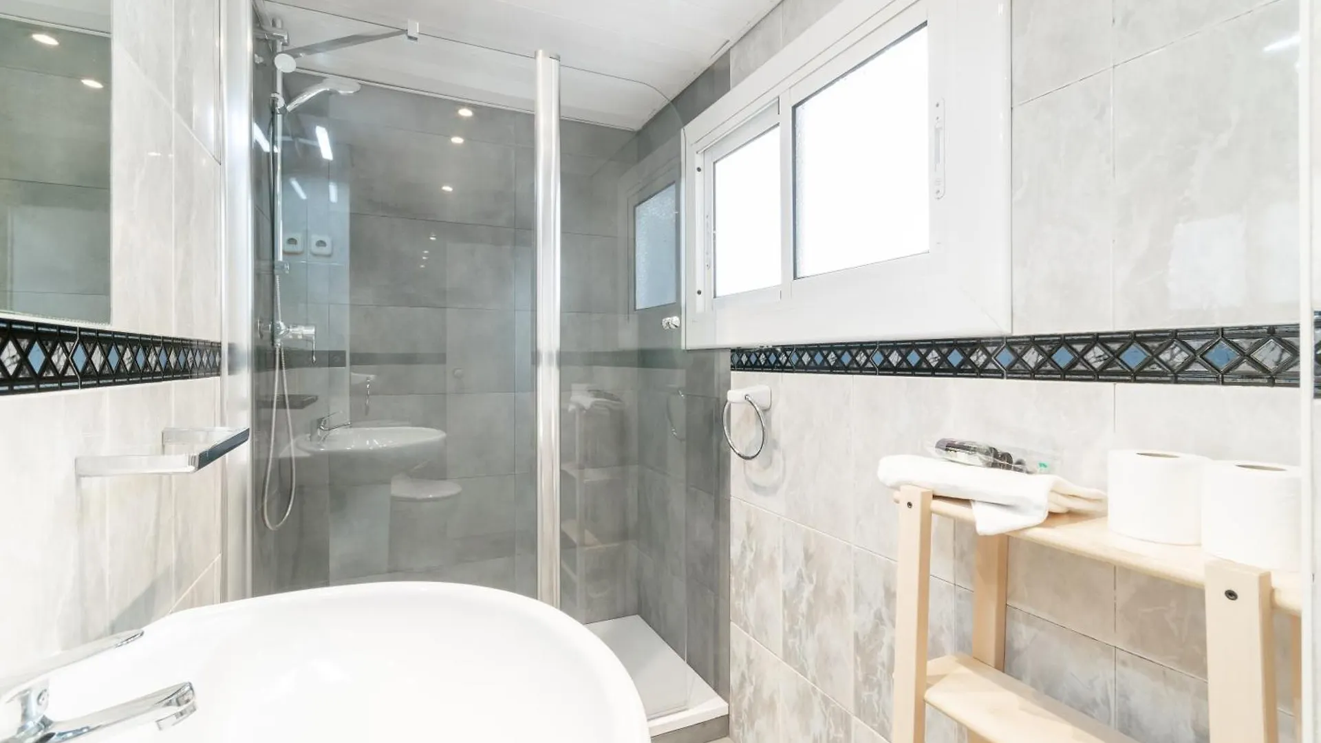 Charming Central Gem In Poble Sec Barcelona Spanien